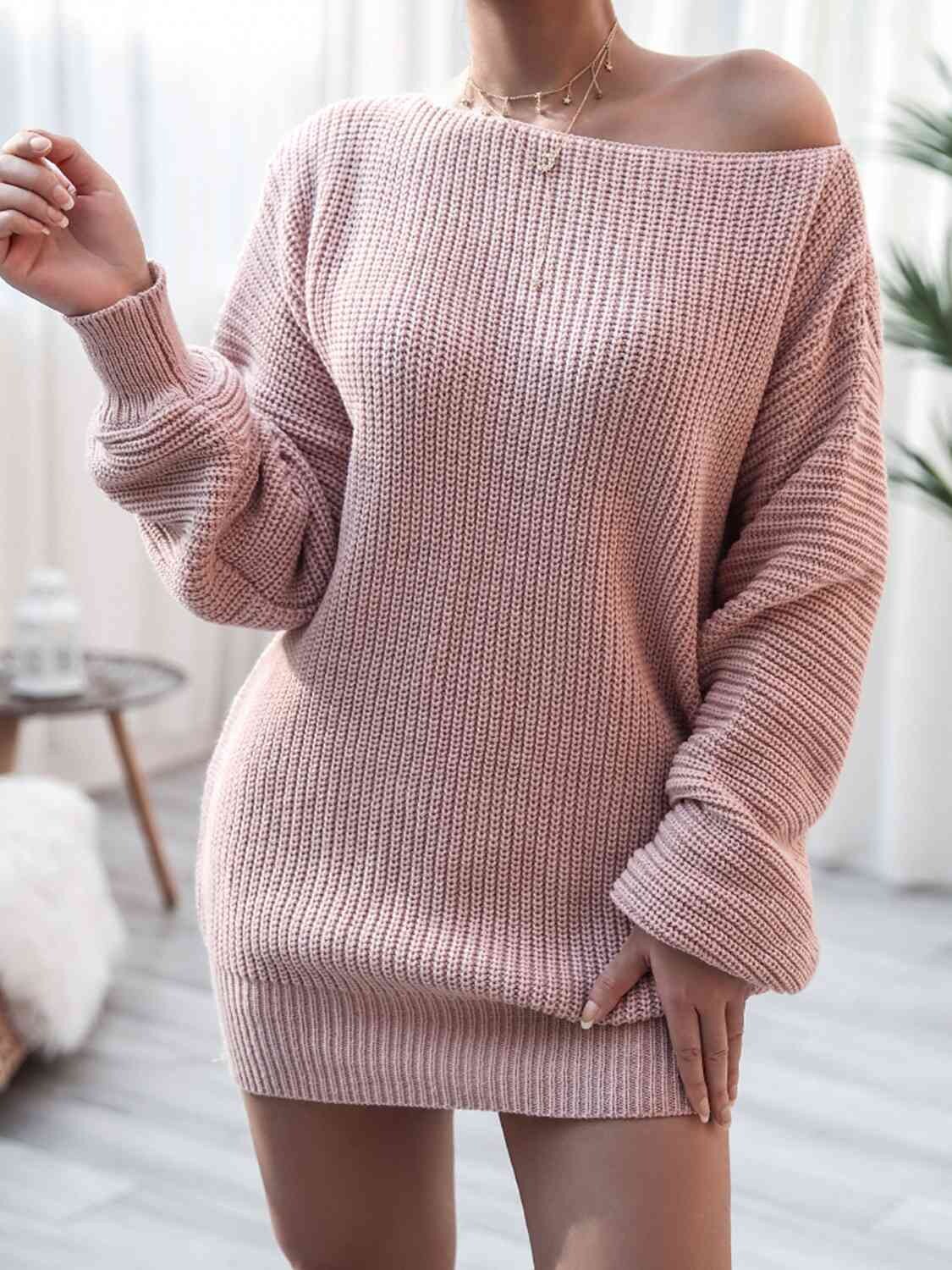 Dzianinowa sukienka sweterkowa z odkrytymi ramionami