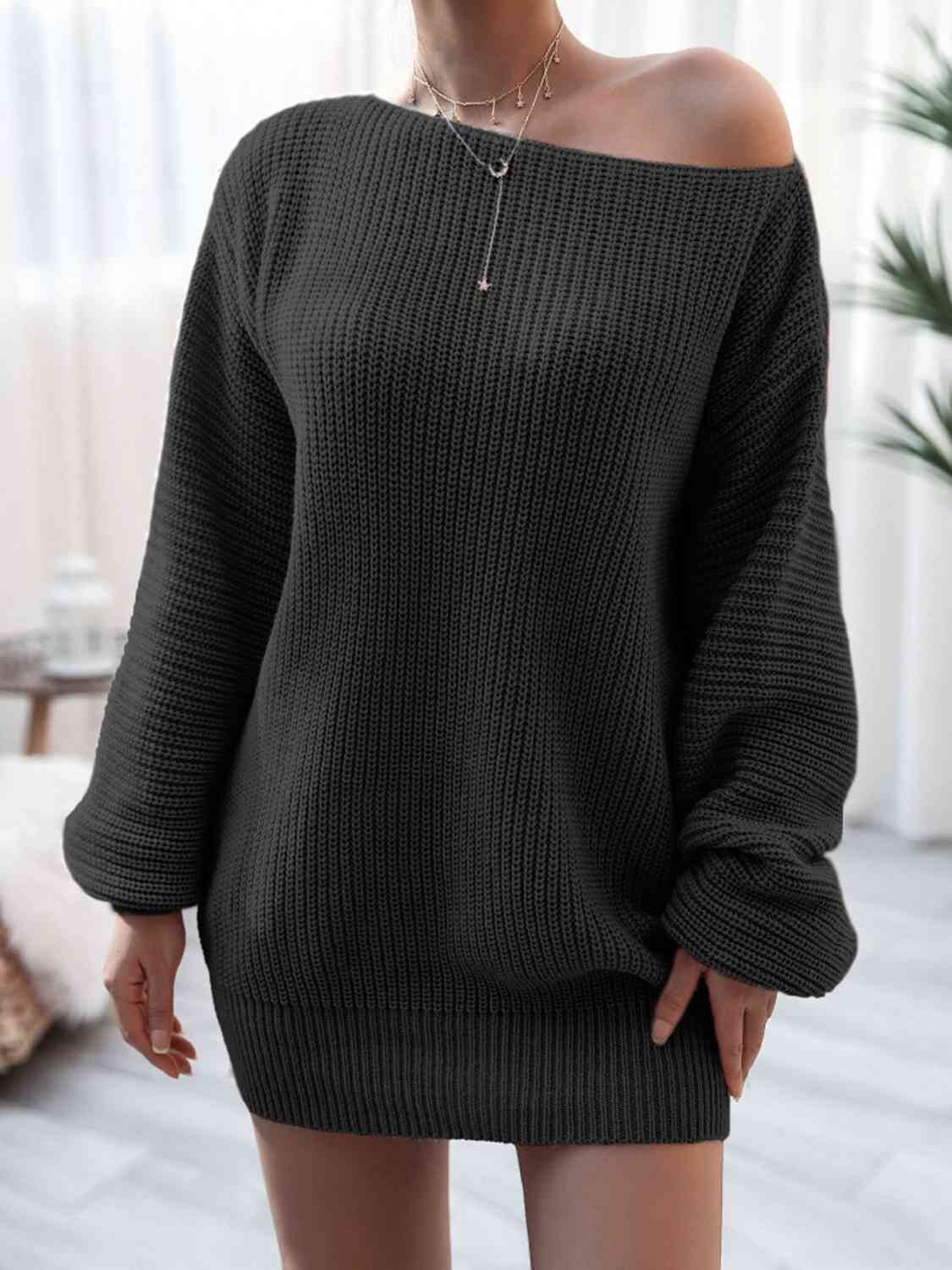 Dzianinowa sukienka sweterkowa z odkrytymi ramionami