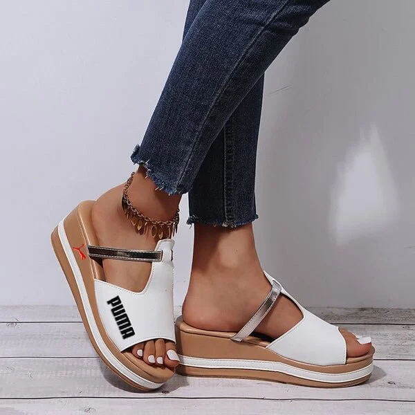 Sandálias femininas de couro com bico aberto Puma®