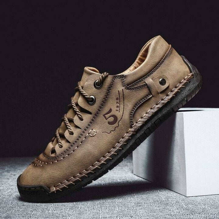 Sapatos artesanais de couro vintage com sola de suporte