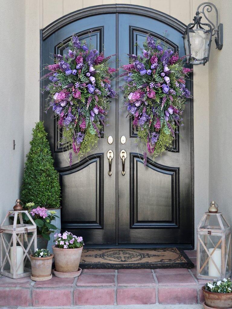 Ganhos de porta frontal de primavera - decoração de casa rústica